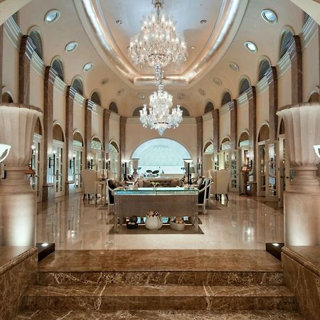 Hilton Mumbai International Airport Hotel Exterior foto The lobby of the hotel