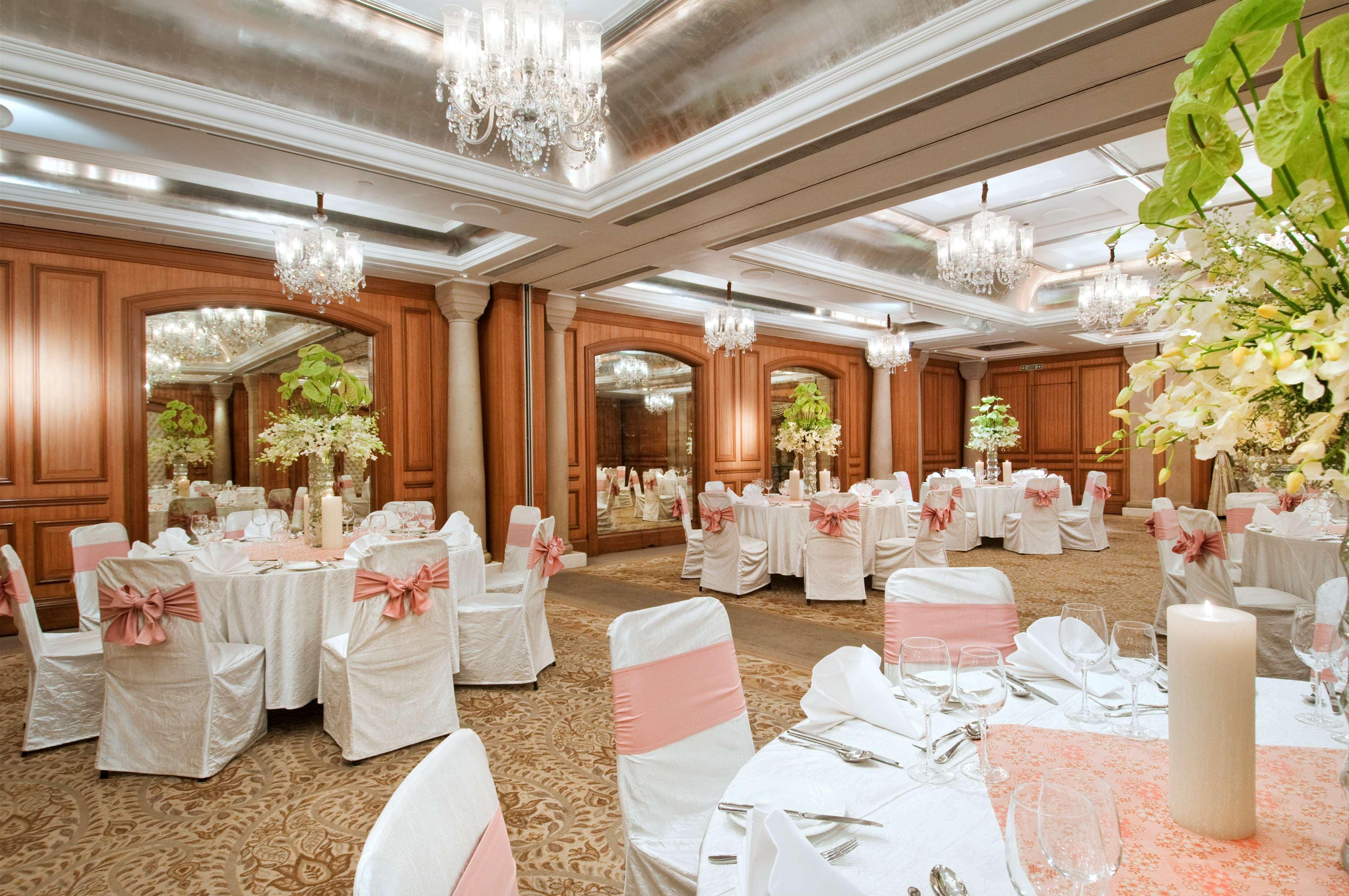 Hilton Mumbai International Airport Hotel Restaurante foto The ballroom at the Mandarin Oriental, Kuala Lumpur
