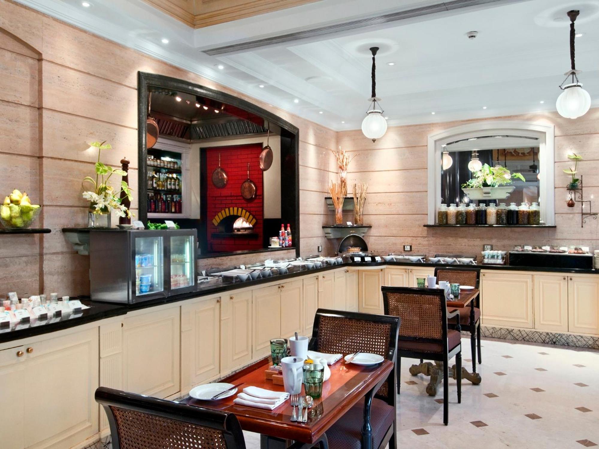 Hilton Mumbai International Airport Hotel Exterior foto The restaurant
